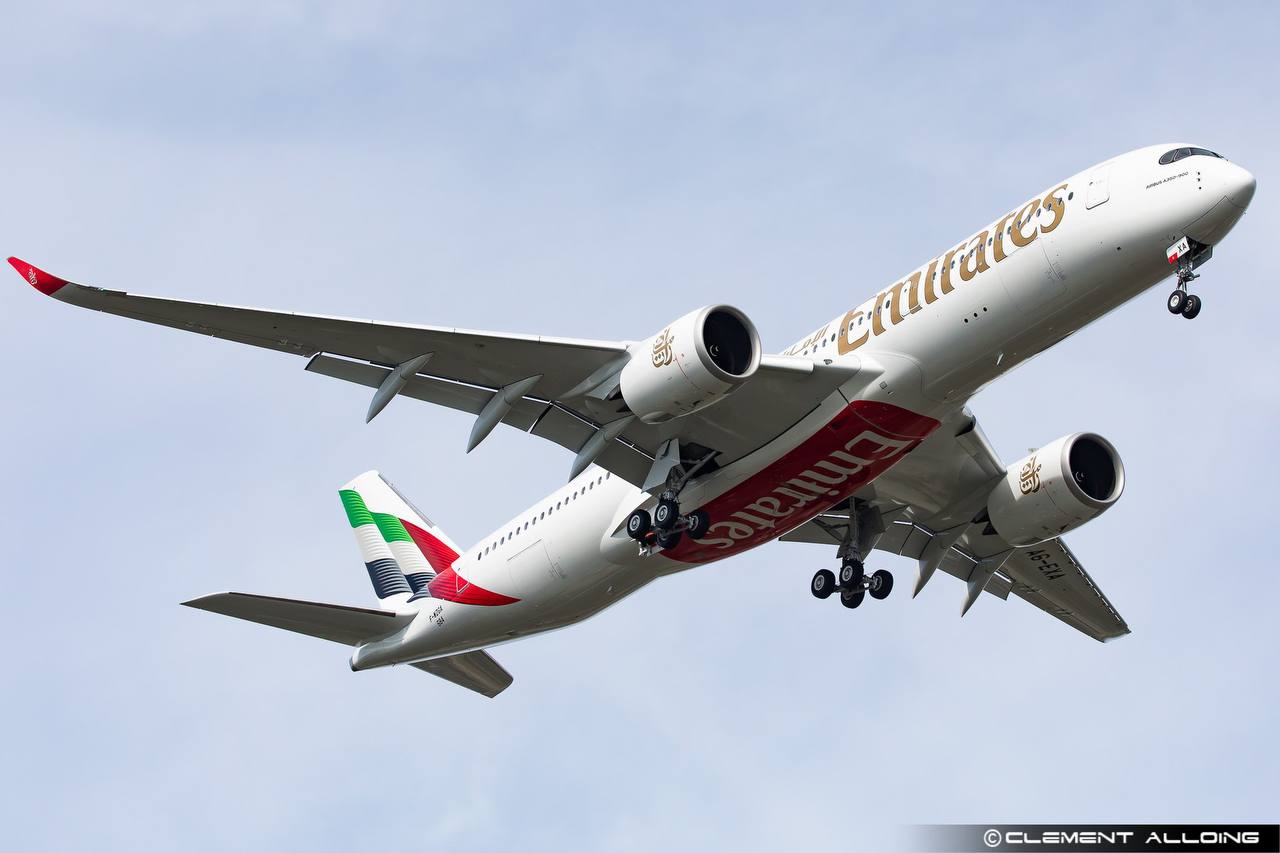 Airbus A350 Emirates полетел